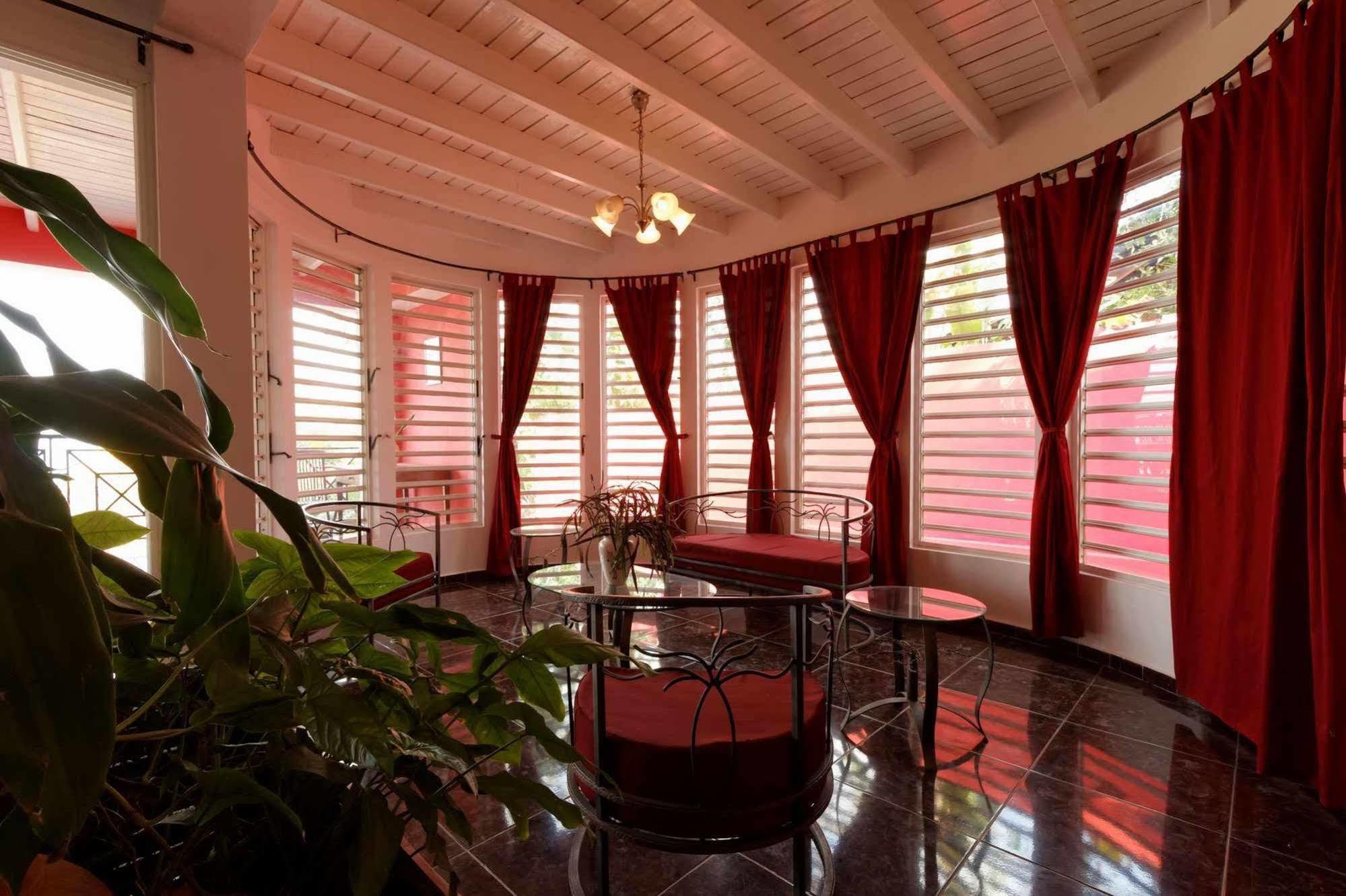 Villa Les Orchidees Nosy Be Exterior photo